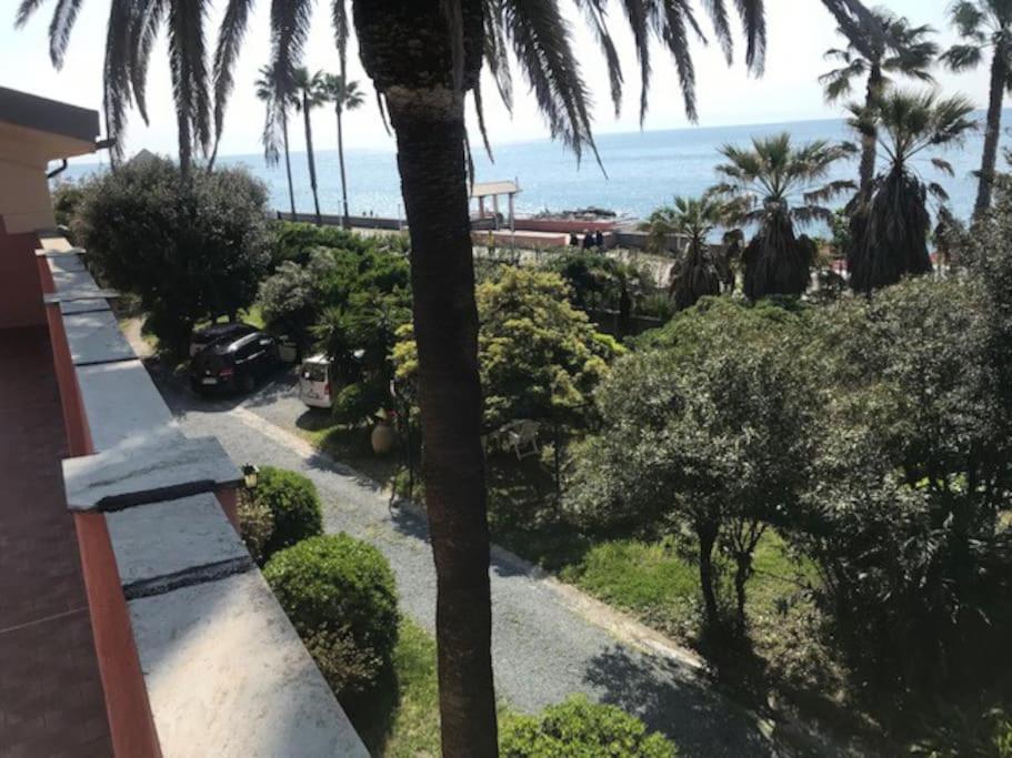 Appartamento Casa Balbi Al Mare, Giardino E Posto Auto Privato Albisola Superiore Esterno foto
